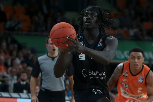 广州队在困 广州队在困